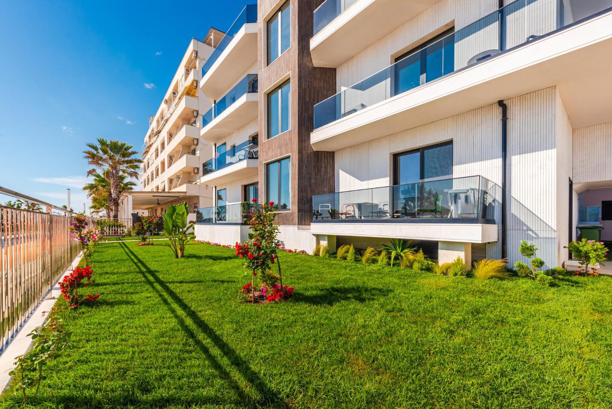 Sea View Apartments Eldo Durrës Exteriör bild